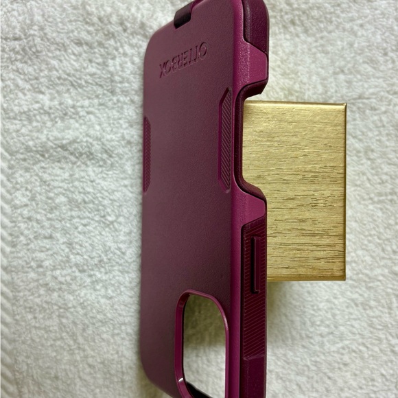 OtterBox Magenta Commuter Series Phone Case for iPhone 16 - Picture 6 of 6